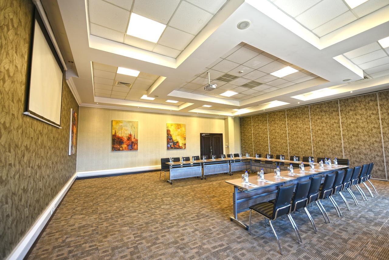 Mestil Hotel & Residences Kampala Luaran gambar